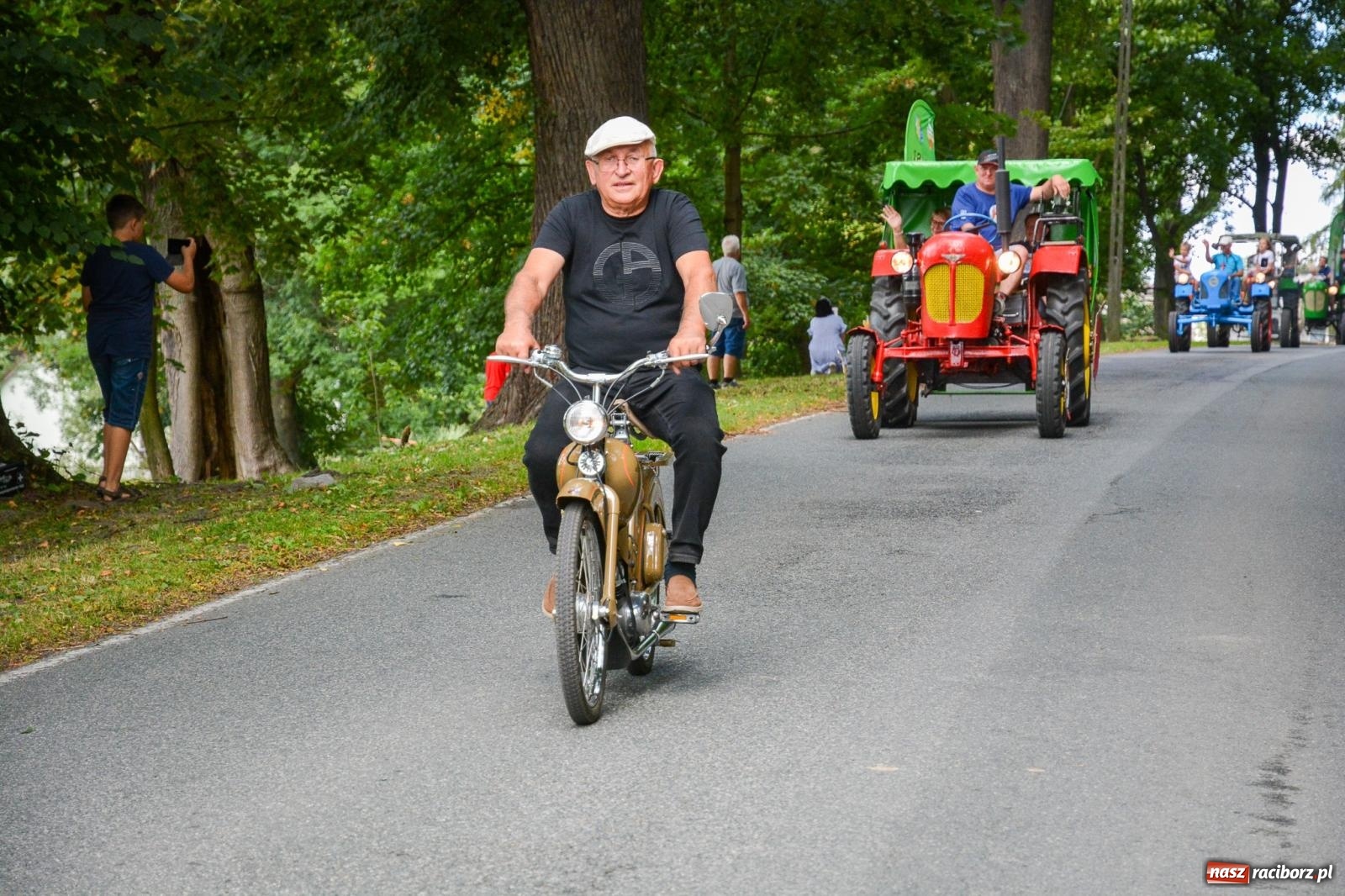 Zdjęcie w galerii na portalu naszraciborz.pl: Gra o plon, czyli parada maszyn rolniczych w Krowiarkach [FOTO i WIDEO] wiadomości z regionu