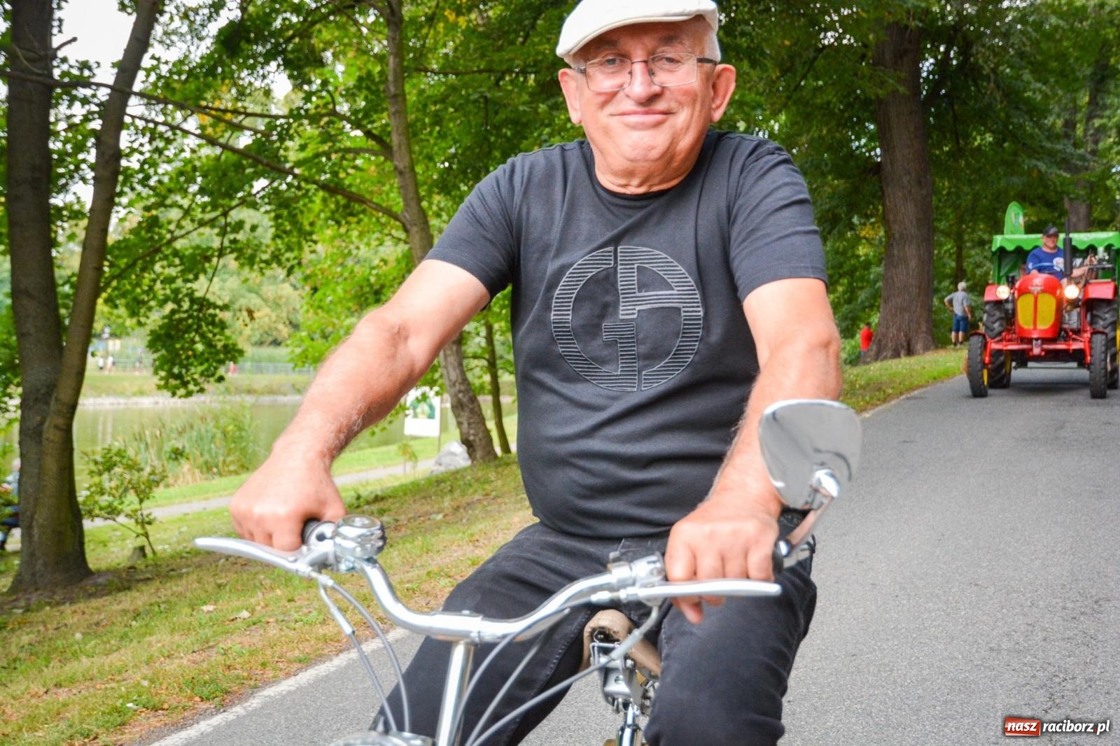 Zdjęcie w galerii na portalu naszraciborz.pl: Gra o plon, czyli parada maszyn rolniczych w Krowiarkach [FOTO i WIDEO] wiadomości z regionu