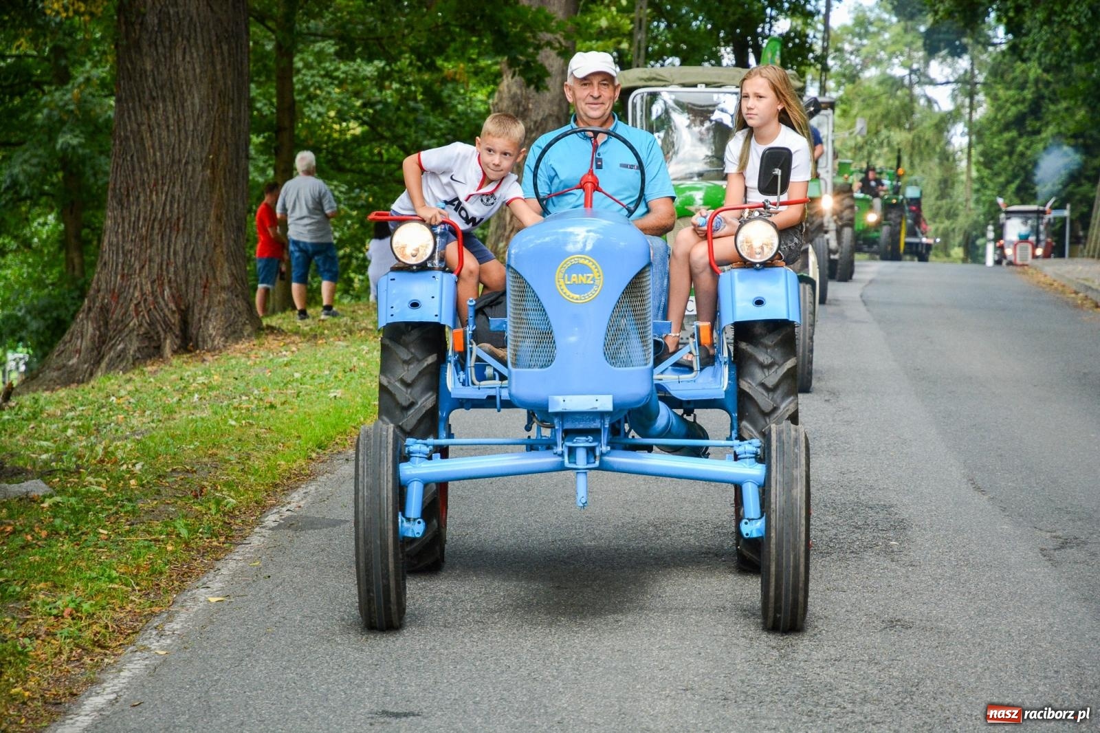 Zdjęcie w galerii na portalu naszraciborz.pl: Gra o plon, czyli parada maszyn rolniczych w Krowiarkach [FOTO i WIDEO] wiadomości z regionu