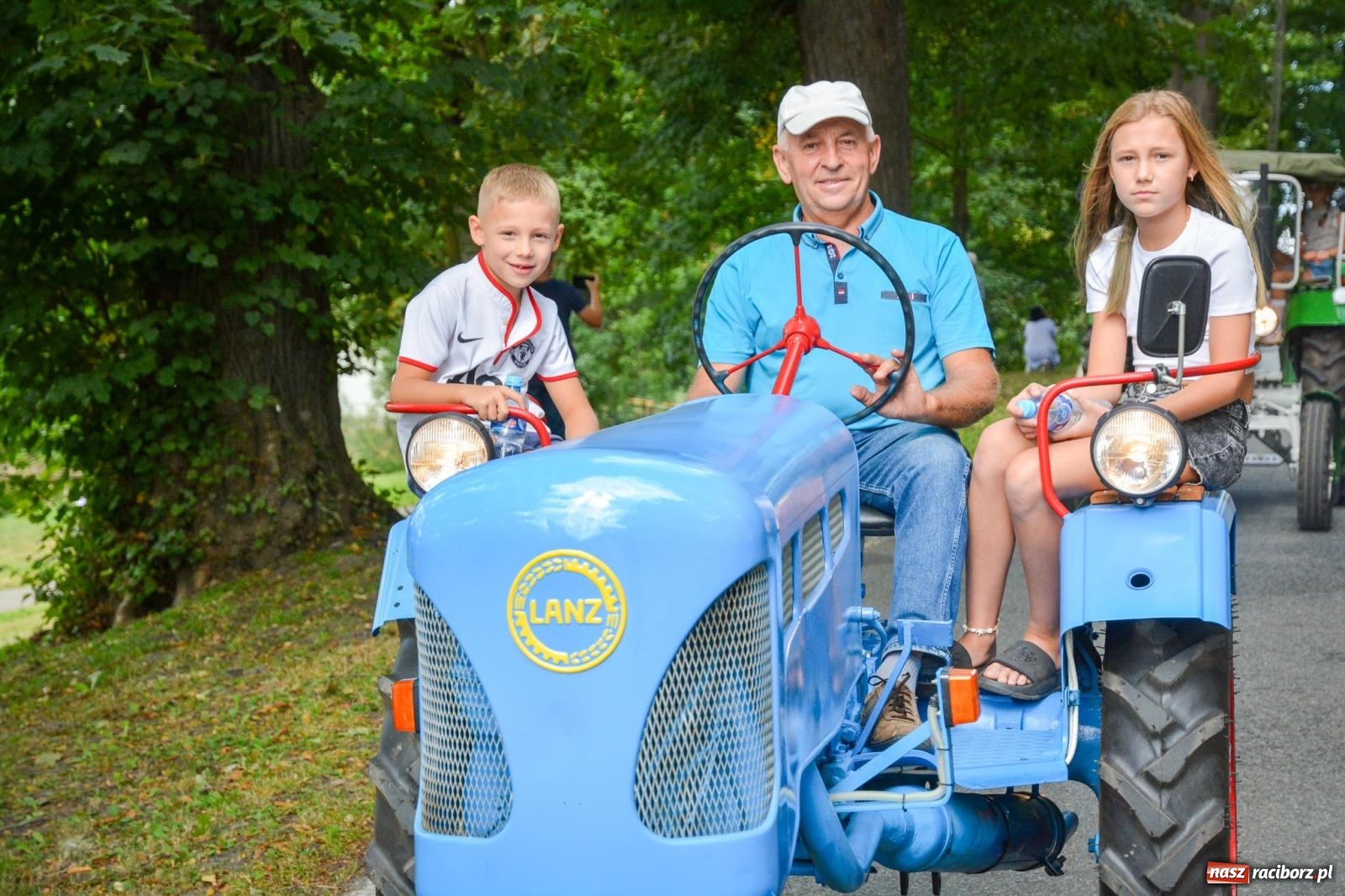 Zdjęcie w galerii na portalu naszraciborz.pl: Gra o plon, czyli parada maszyn rolniczych w Krowiarkach [FOTO i WIDEO] wiadomości z regionu