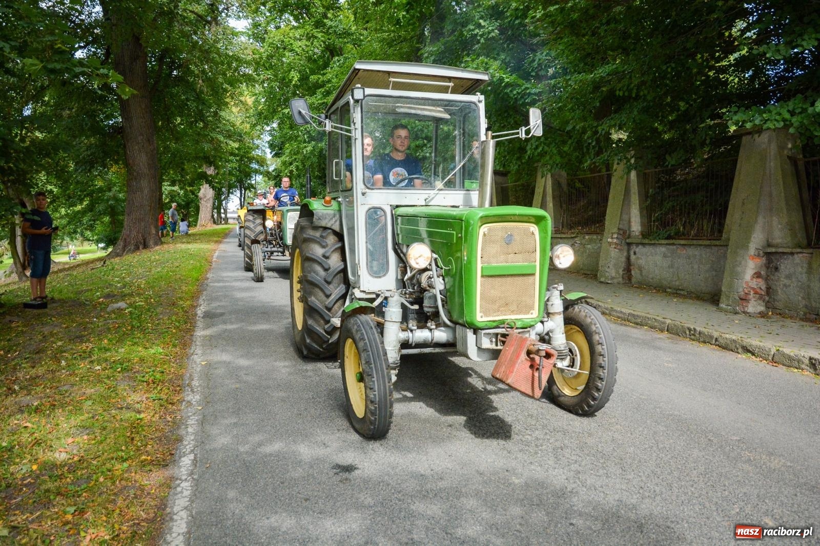 Zdjęcie w galerii na portalu naszraciborz.pl: Gra o plon, czyli parada maszyn rolniczych w Krowiarkach [FOTO i WIDEO] wiadomości z regionu