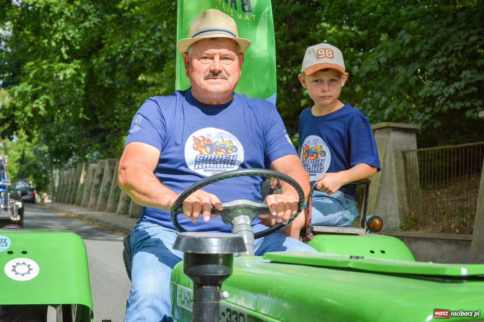 Zdjęcie w galerii na portalu naszraciborz.pl: Gra o plon, czyli parada maszyn rolniczych w Krowiarkach [FOTO i WIDEO] wiadomości z regionu