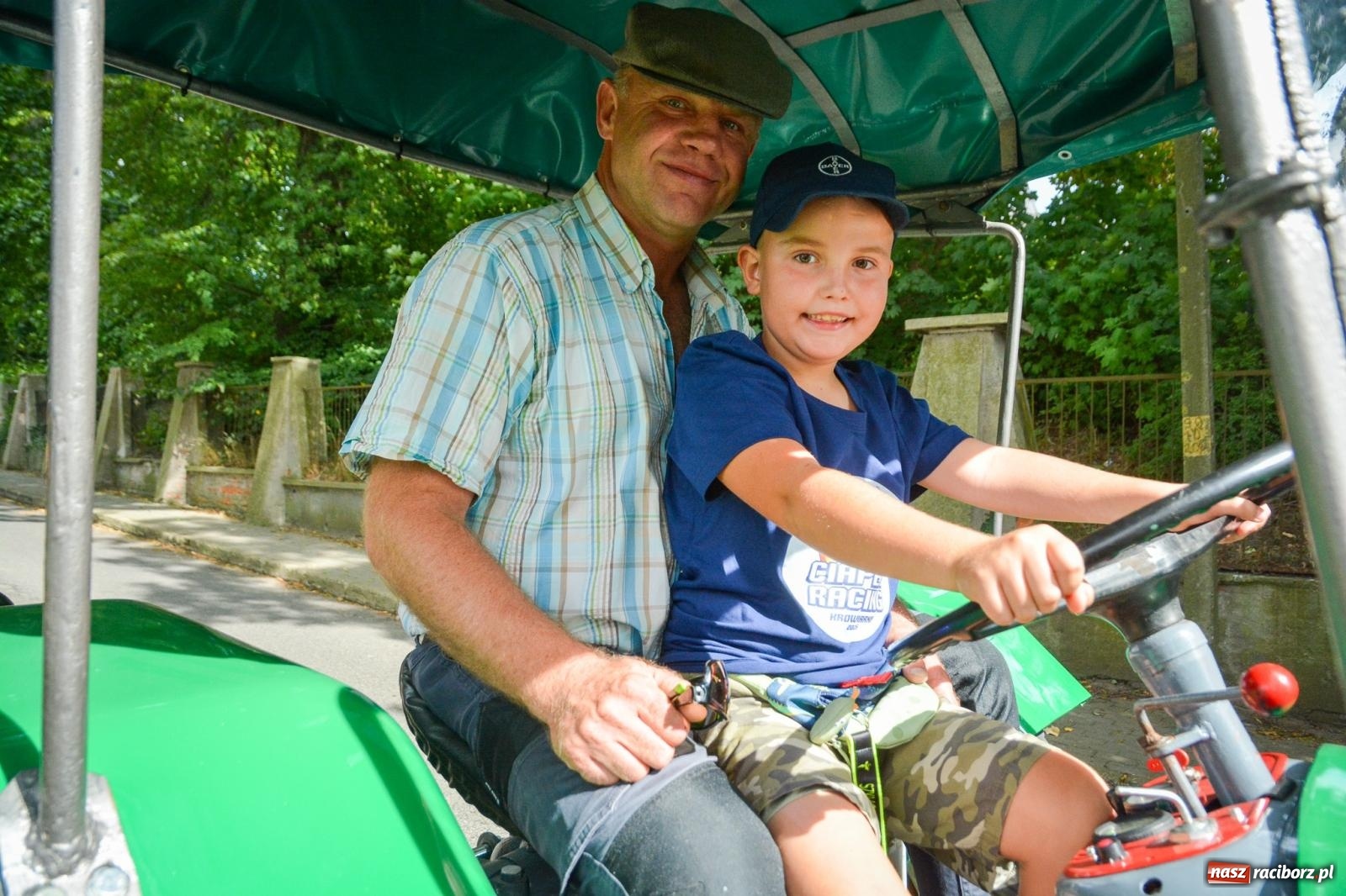Zdjęcie w galerii na portalu naszraciborz.pl: Gra o plon, czyli parada maszyn rolniczych w Krowiarkach [FOTO i WIDEO] wiadomości z regionu