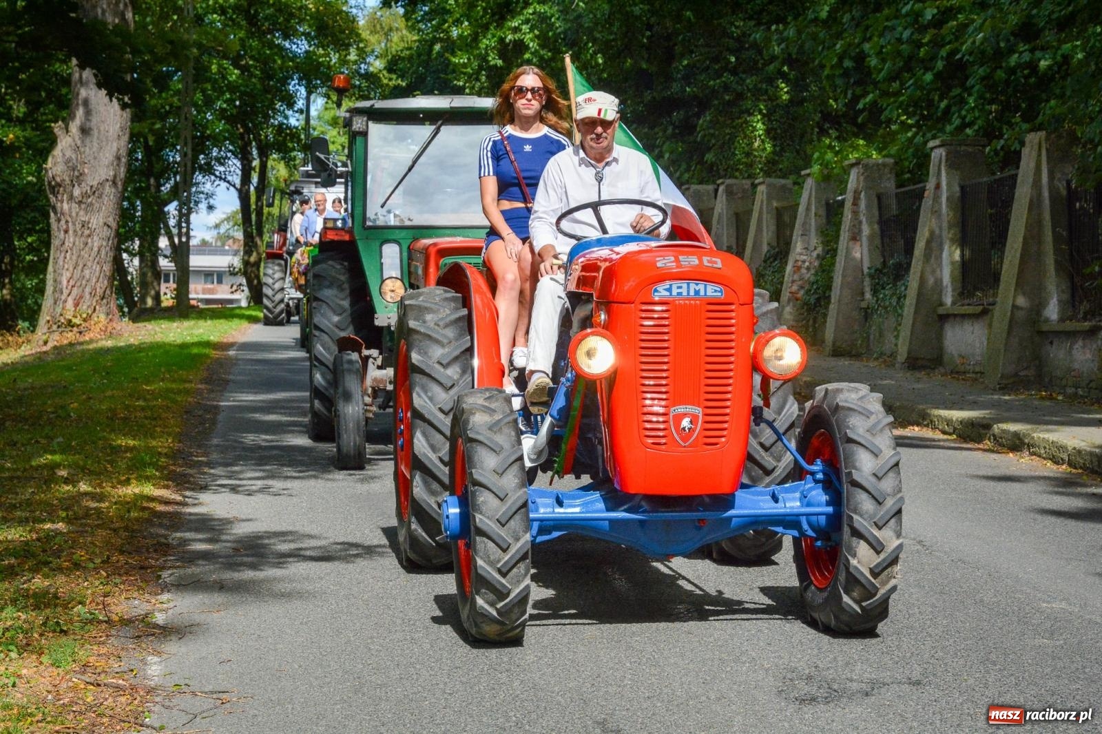 Zdjęcie w galerii na portalu naszraciborz.pl: Gra o plon, czyli parada maszyn rolniczych w Krowiarkach [FOTO i WIDEO] wiadomości z regionu