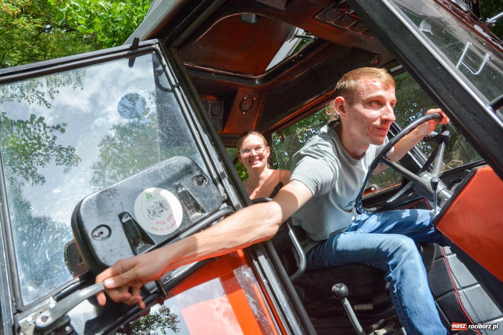 Zdjęcie w galerii na portalu naszraciborz.pl: Gra o plon, czyli parada maszyn rolniczych w Krowiarkach [FOTO i WIDEO] wiadomości z regionu