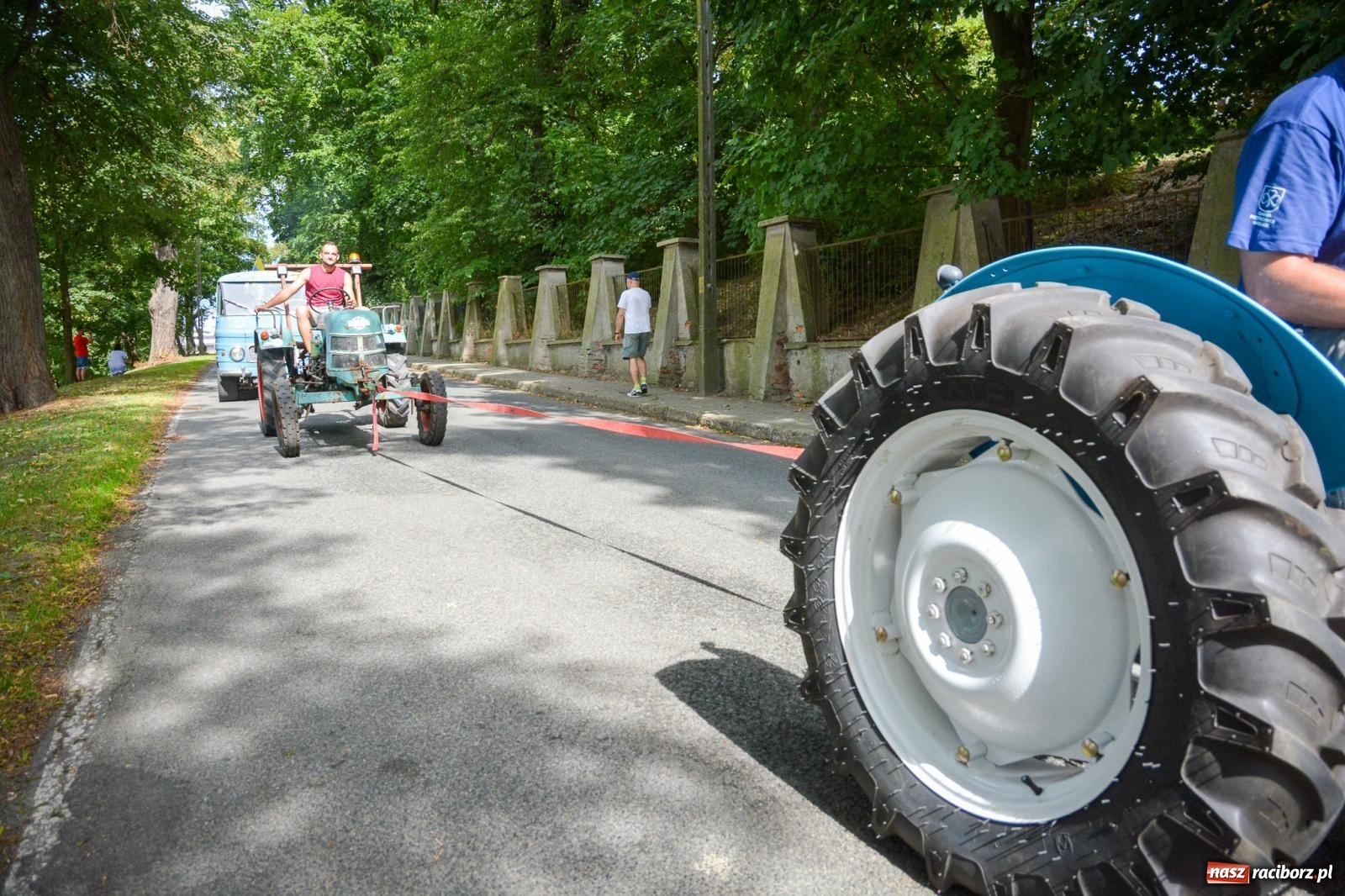 Zdjęcie w galerii na portalu naszraciborz.pl: Gra o plon, czyli parada maszyn rolniczych w Krowiarkach [FOTO i WIDEO] wiadomości z regionu
