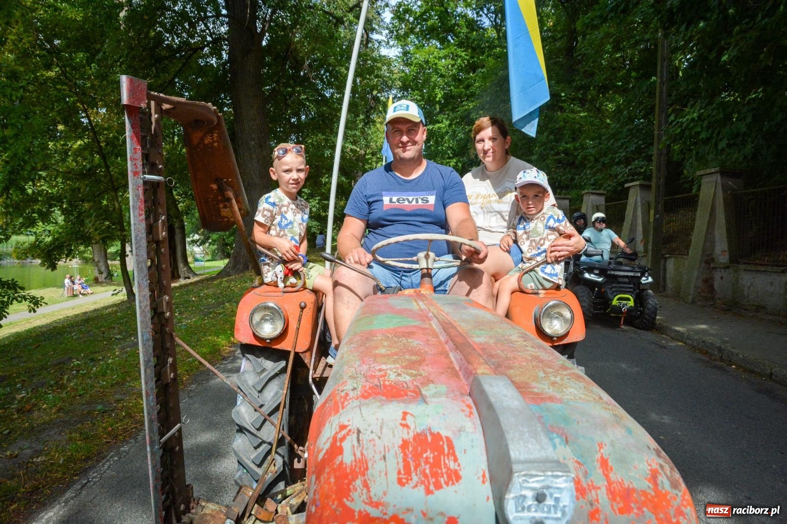 Zdjęcie w galerii na portalu naszraciborz.pl: Gra o plon, czyli parada maszyn rolniczych w Krowiarkach [FOTO i WIDEO] wiadomości z regionu
