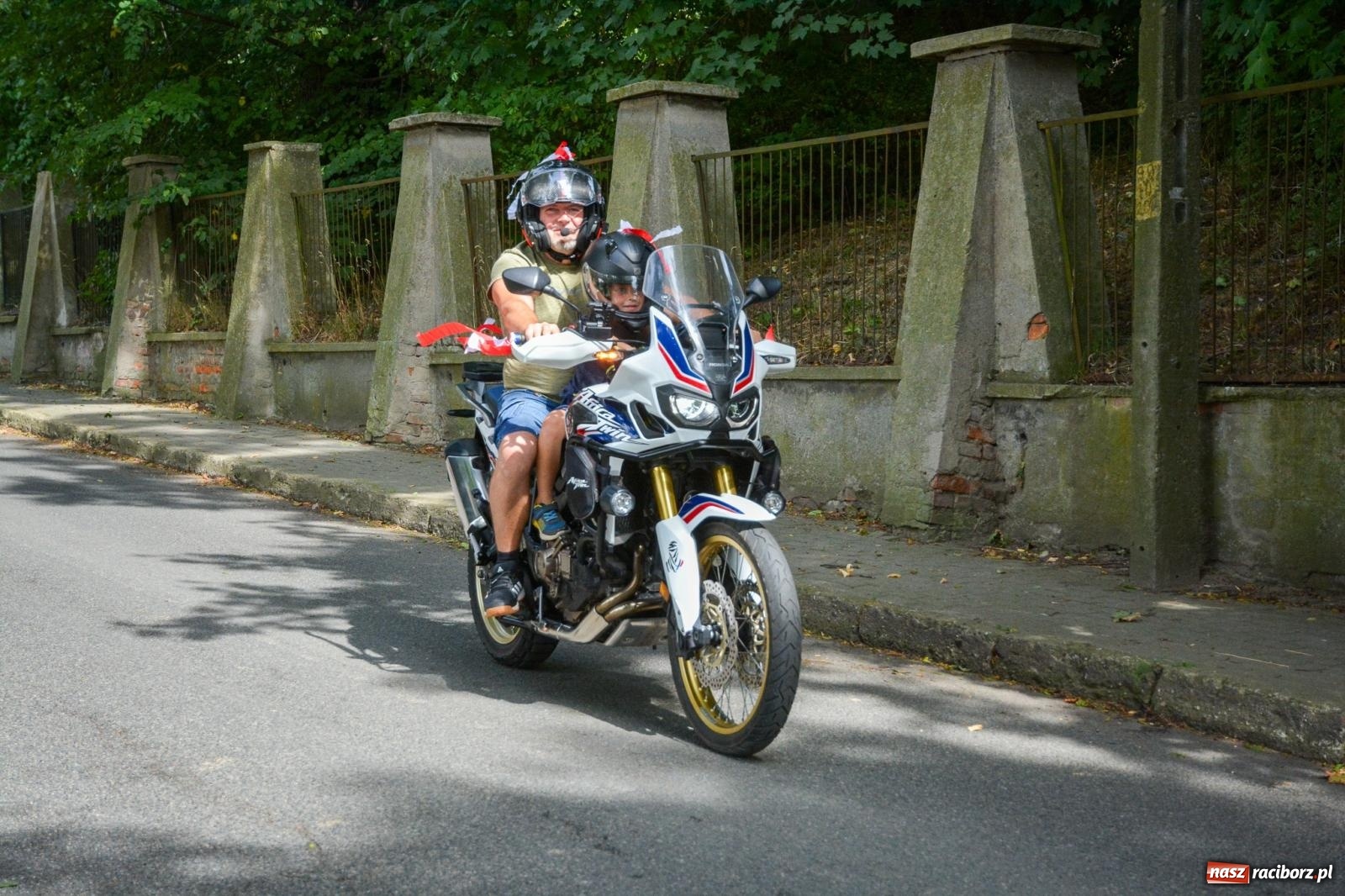 Zdjęcie w galerii na portalu naszraciborz.pl: Gra o plon, czyli parada maszyn rolniczych w Krowiarkach [FOTO i WIDEO] wiadomości z regionu