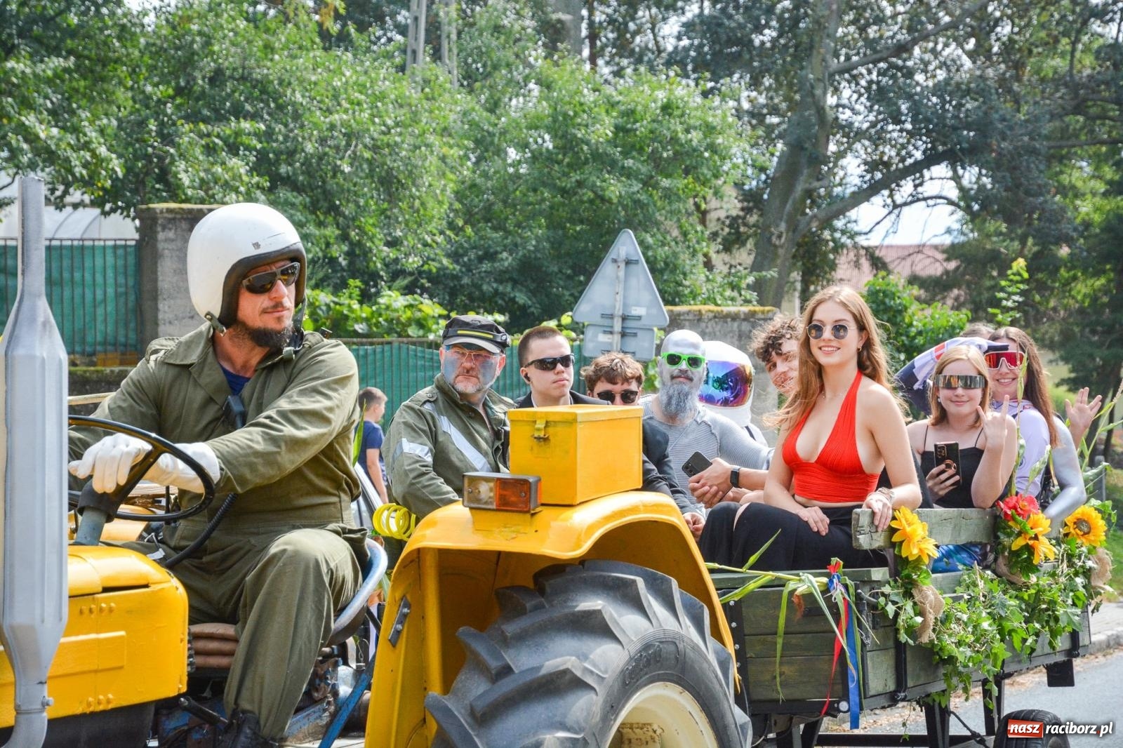 Zdjęcie w galerii na portalu naszraciborz.pl: Gra o plon, czyli parada maszyn rolniczych w Krowiarkach [FOTO i WIDEO] wiadomości z regionu