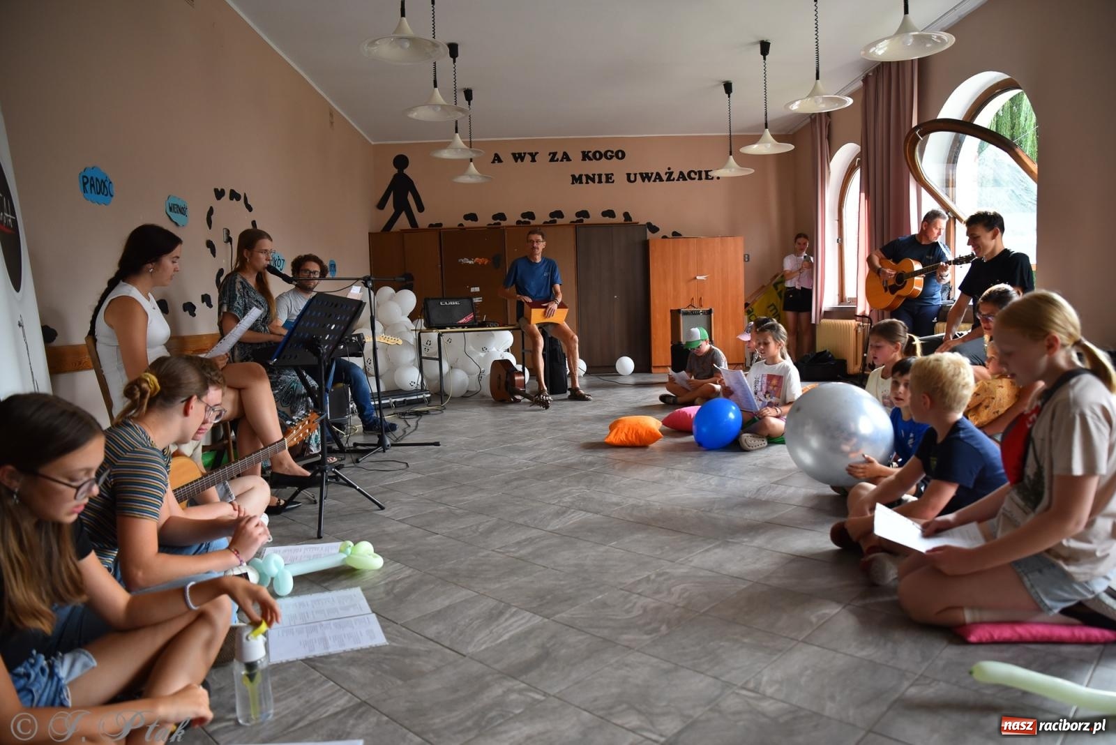 Zdjęcie w galerii na portalu naszraciborz.pl: Racibórz ponownie miejscem modlitwy i muzyki. Rozpoczął się XXXIV Festiwal Spotkałem Pana wiadomości z regionu