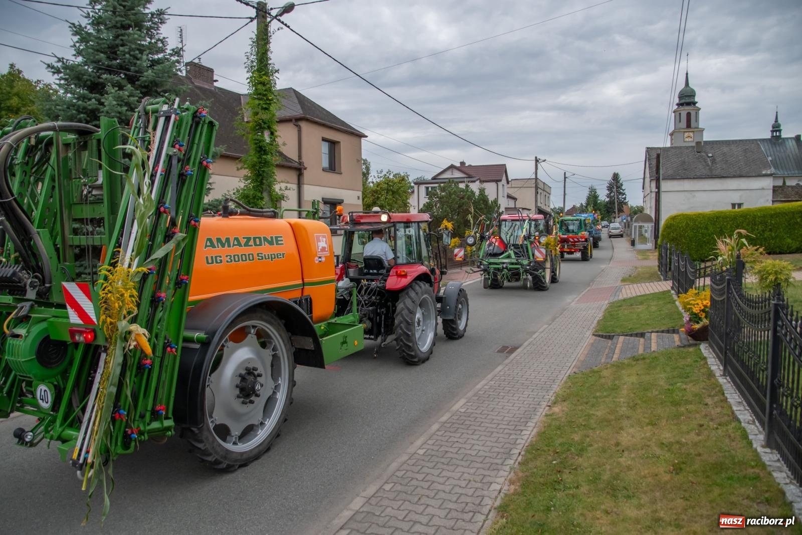 Zdjęcie w galerii na portalu naszraciborz.pl: Dożynki w Rudyszwałdzie. Kolorowy pokaz maszyn rolniczych z weneckim akcentem [FOTO i WIDEO] wiadomości z regionu