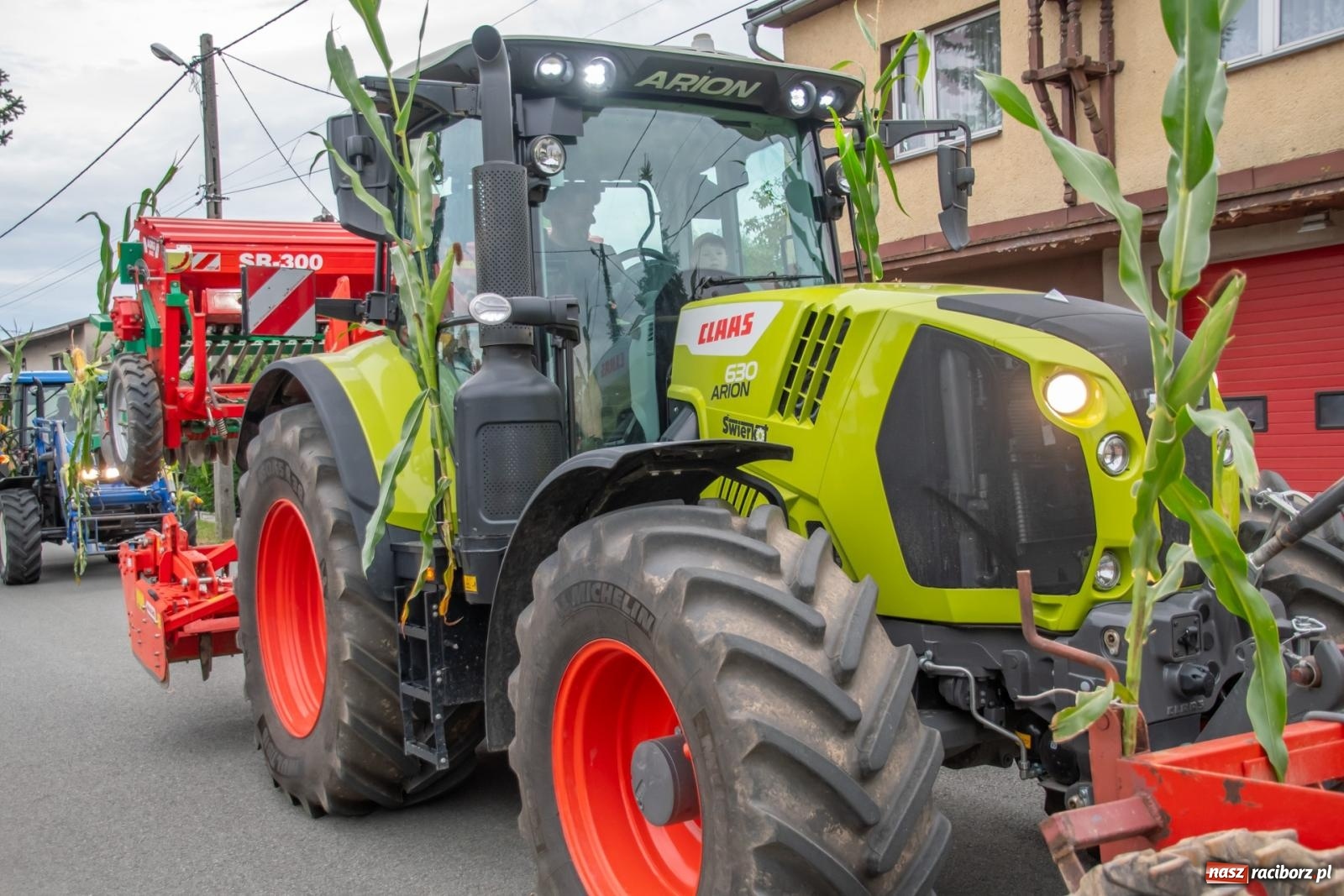 Zdjęcie w galerii na portalu naszraciborz.pl: Dożynki w Rudyszwałdzie. Kolorowy pokaz maszyn rolniczych z weneckim akcentem [FOTO i WIDEO] wiadomości z regionu