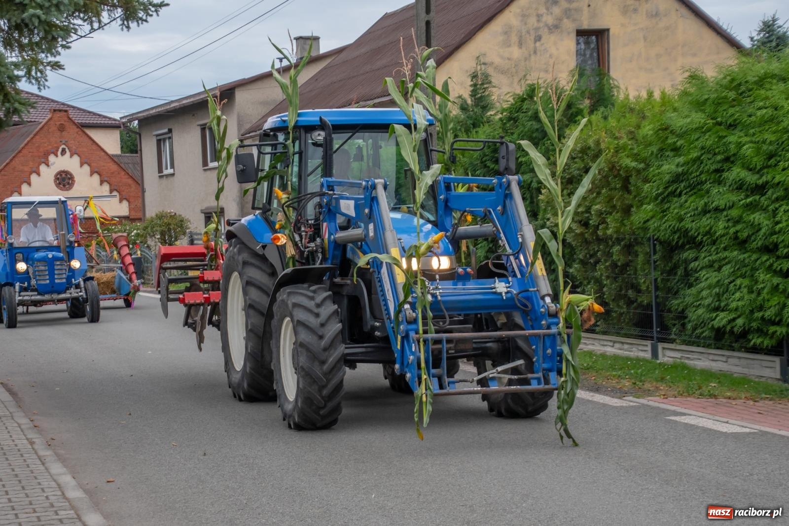 Zdjęcie w galerii na portalu naszraciborz.pl: Dożynki w Rudyszwałdzie. Kolorowy pokaz maszyn rolniczych z weneckim akcentem [FOTO i WIDEO] wiadomości z regionu