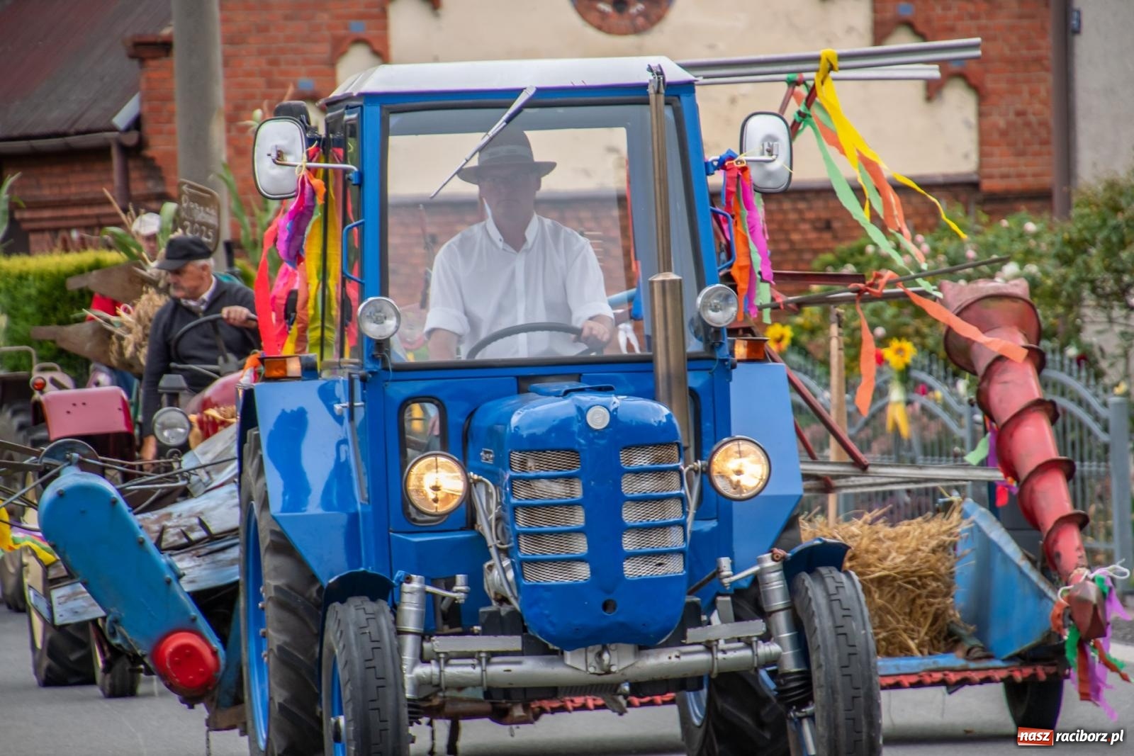 Zdjęcie w galerii na portalu naszraciborz.pl: Dożynki w Rudyszwałdzie. Kolorowy pokaz maszyn rolniczych z weneckim akcentem [FOTO i WIDEO] wiadomości z regionu
