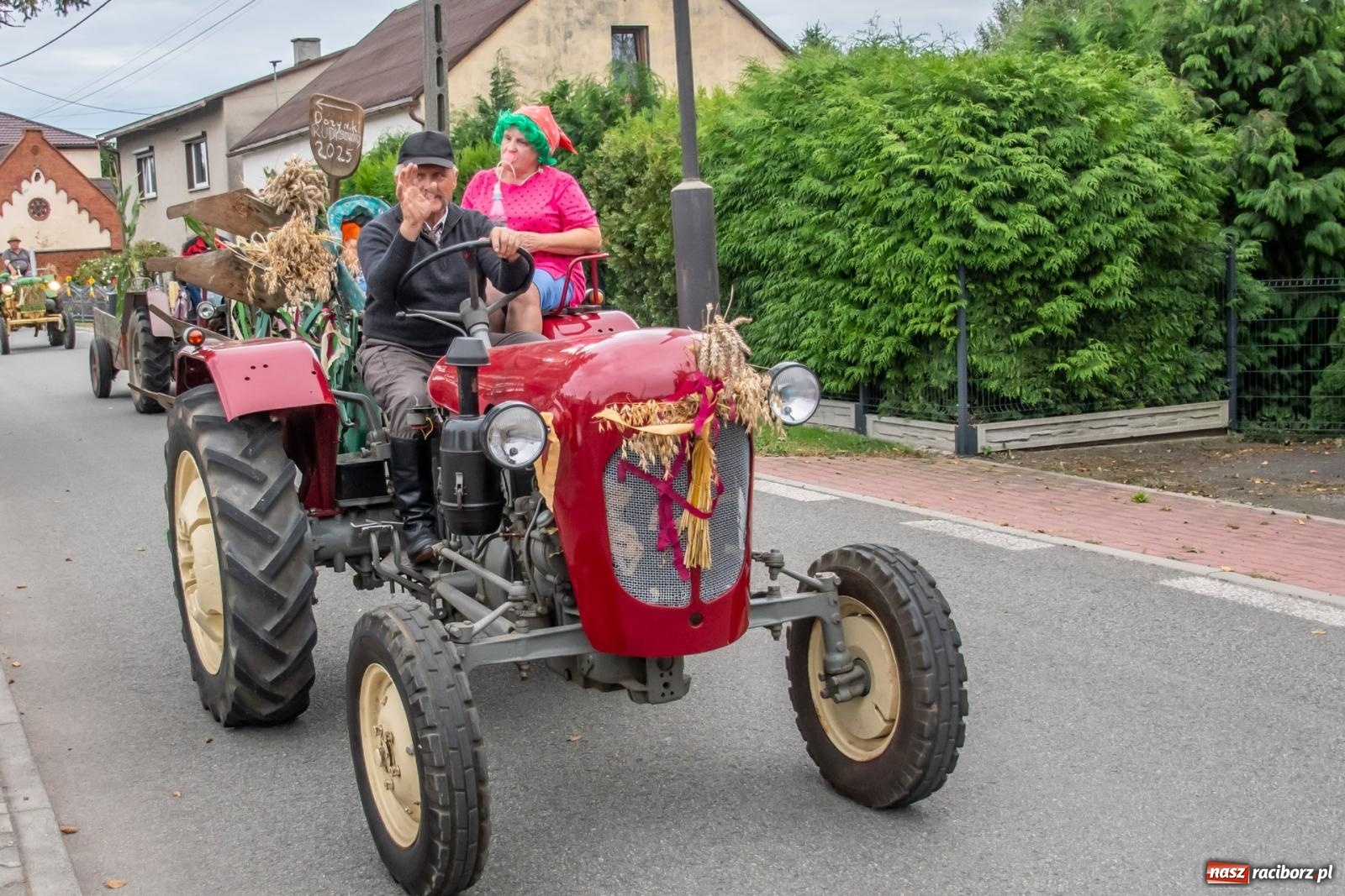 Zdjęcie w galerii na portalu naszraciborz.pl: Dożynki w Rudyszwałdzie. Kolorowy pokaz maszyn rolniczych z weneckim akcentem [FOTO i WIDEO] wiadomości z regionu