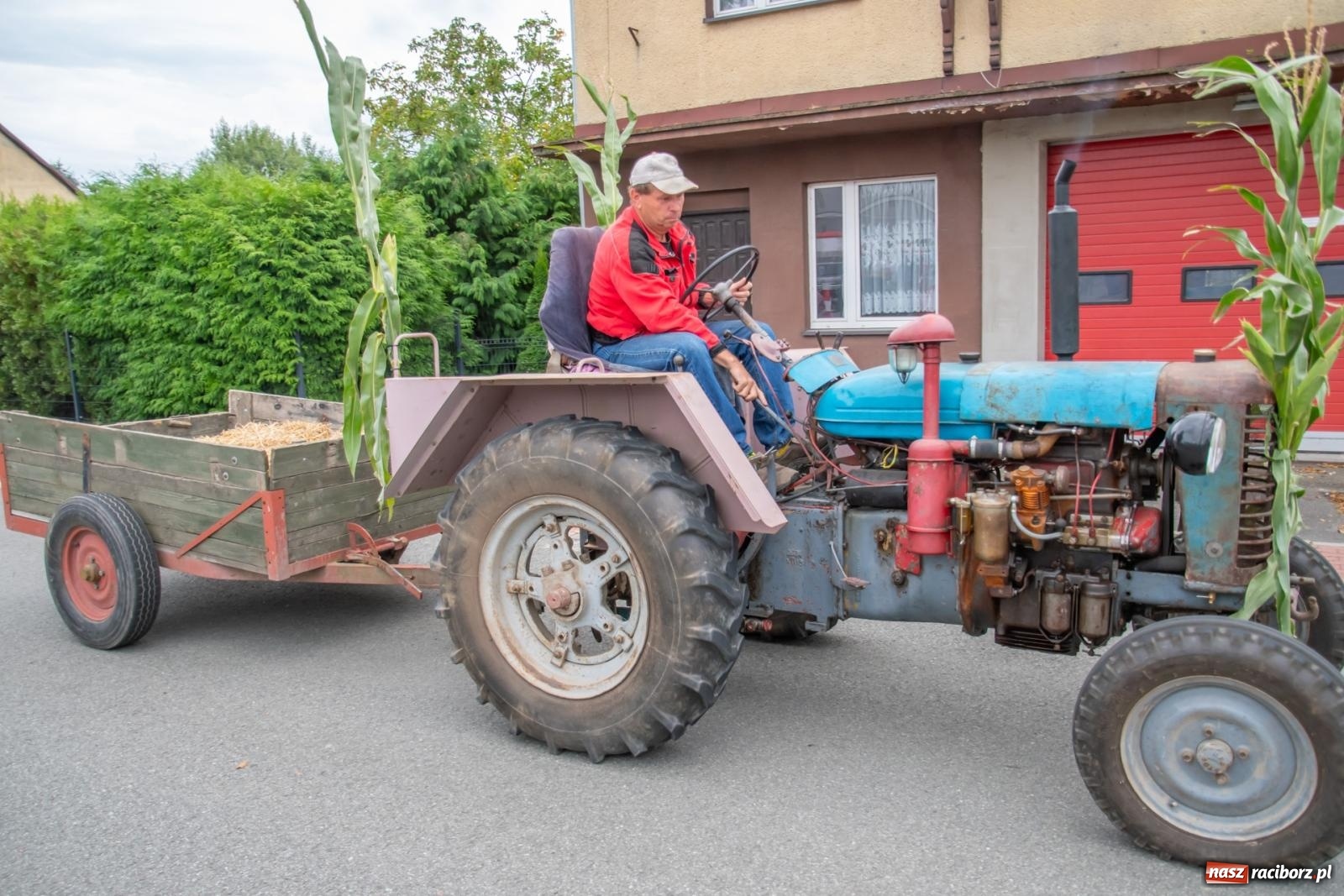 Zdjęcie w galerii na portalu naszraciborz.pl: Dożynki w Rudyszwałdzie. Kolorowy pokaz maszyn rolniczych z weneckim akcentem [FOTO i WIDEO] wiadomości z regionu