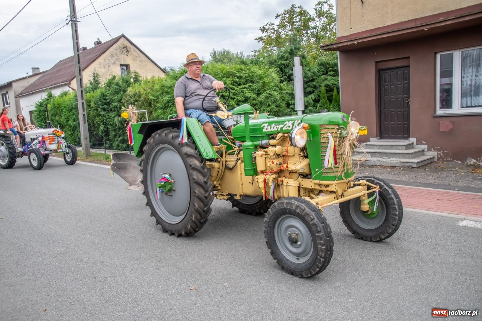 Zdjęcie w galerii na portalu naszraciborz.pl: Dożynki w Rudyszwałdzie. Kolorowy pokaz maszyn rolniczych z weneckim akcentem [FOTO i WIDEO] wiadomości z regionu