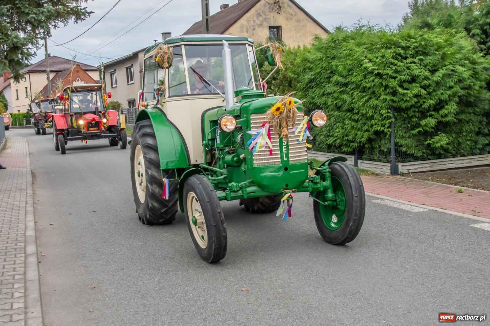Zdjęcie w galerii na portalu naszraciborz.pl: Dożynki w Rudyszwałdzie. Kolorowy pokaz maszyn rolniczych z weneckim akcentem [FOTO i WIDEO] wiadomości z regionu