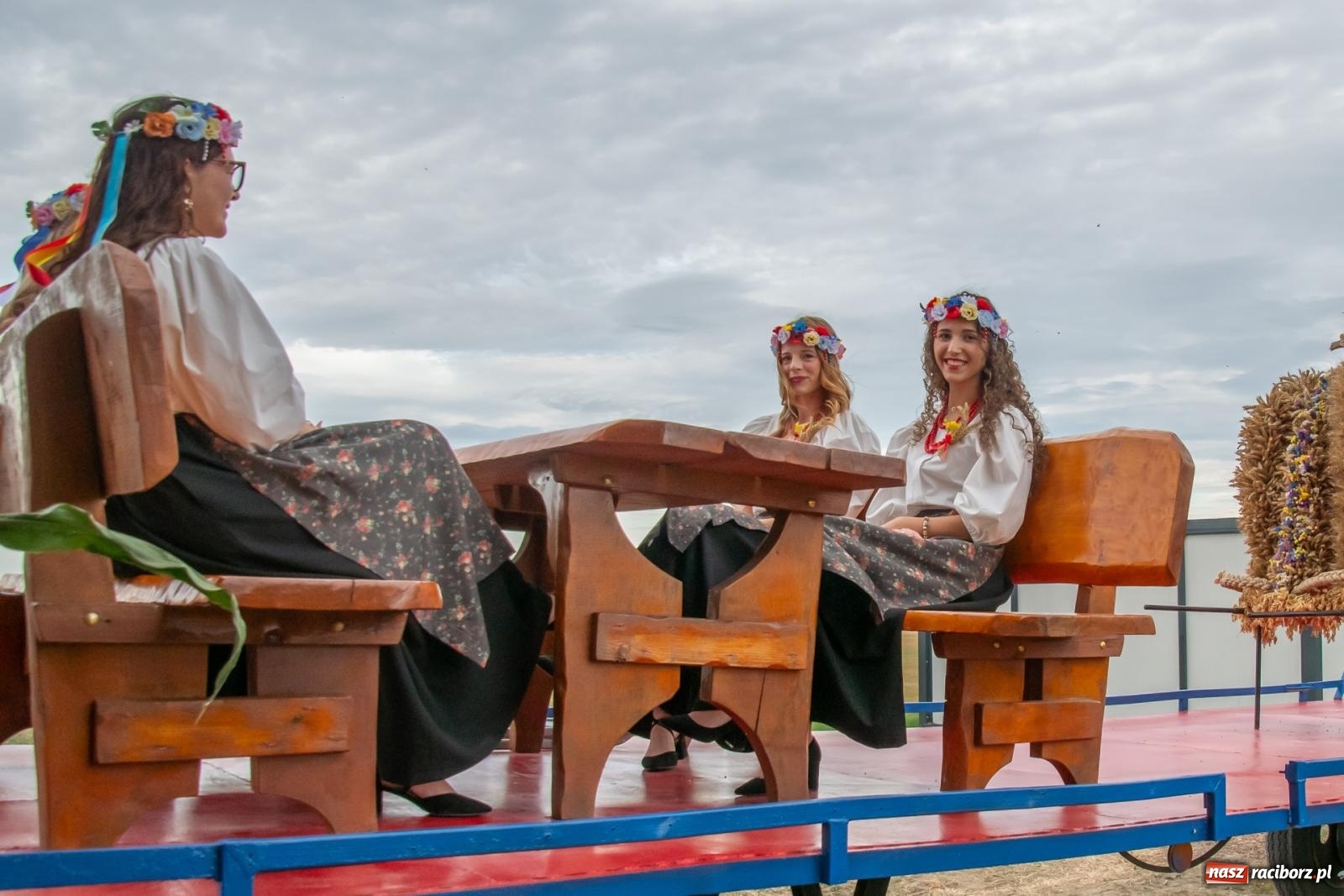 Zdjęcie w galerii na portalu naszraciborz.pl: Dożynki w Rudyszwałdzie. Kolorowy pokaz maszyn rolniczych z weneckim akcentem [FOTO i WIDEO] wiadomości z regionu