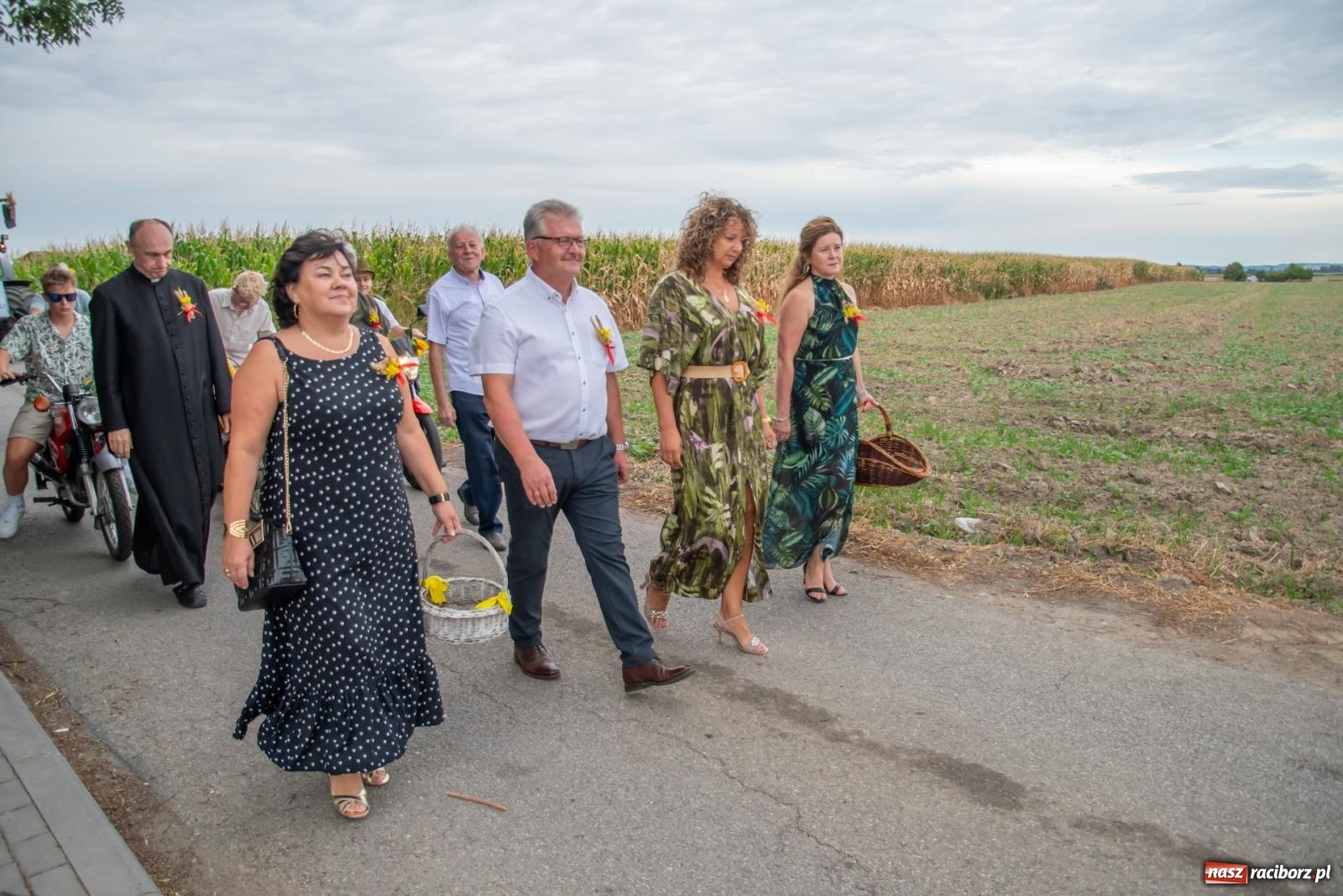 Zdjęcie w galerii na portalu naszraciborz.pl: Dożynki w Rudyszwałdzie. Kolorowy pokaz maszyn rolniczych z weneckim akcentem [FOTO i WIDEO] wiadomości z regionu