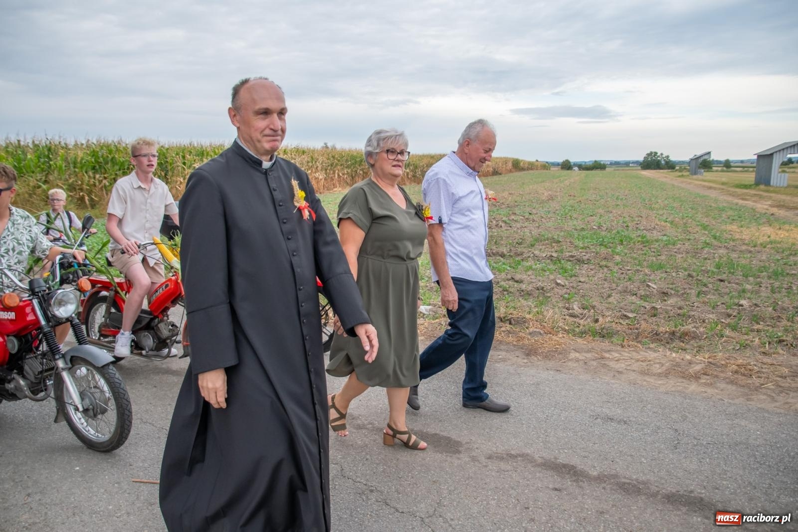 Zdjęcie w galerii na portalu naszraciborz.pl: Dożynki w Rudyszwałdzie. Kolorowy pokaz maszyn rolniczych z weneckim akcentem [FOTO i WIDEO] wiadomości z regionu