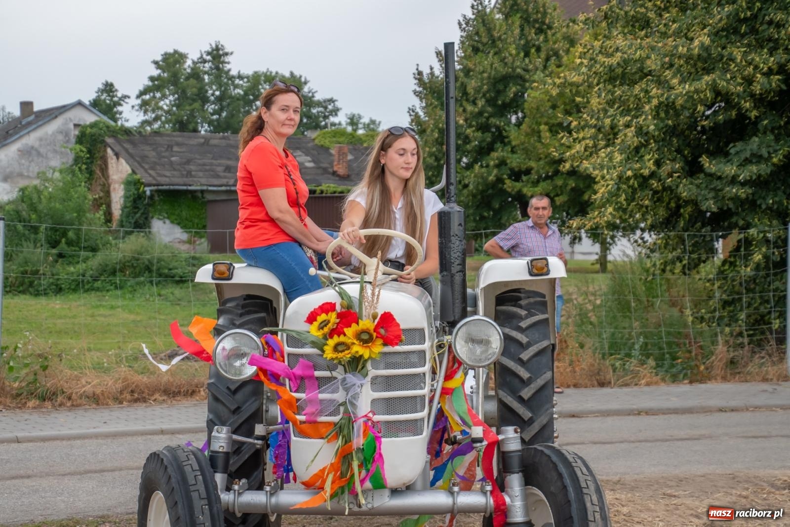 Zdjęcie w galerii na portalu naszraciborz.pl: Dożynki w Rudyszwałdzie. Kolorowy pokaz maszyn rolniczych z weneckim akcentem [FOTO i WIDEO] wiadomości z regionu