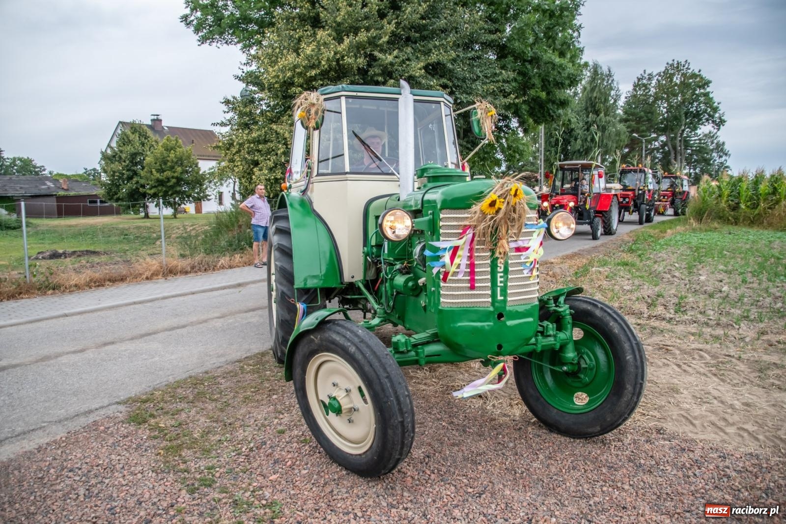 Zdjęcie w galerii na portalu naszraciborz.pl: Dożynki w Rudyszwałdzie. Kolorowy pokaz maszyn rolniczych z weneckim akcentem [FOTO i WIDEO] wiadomości z regionu