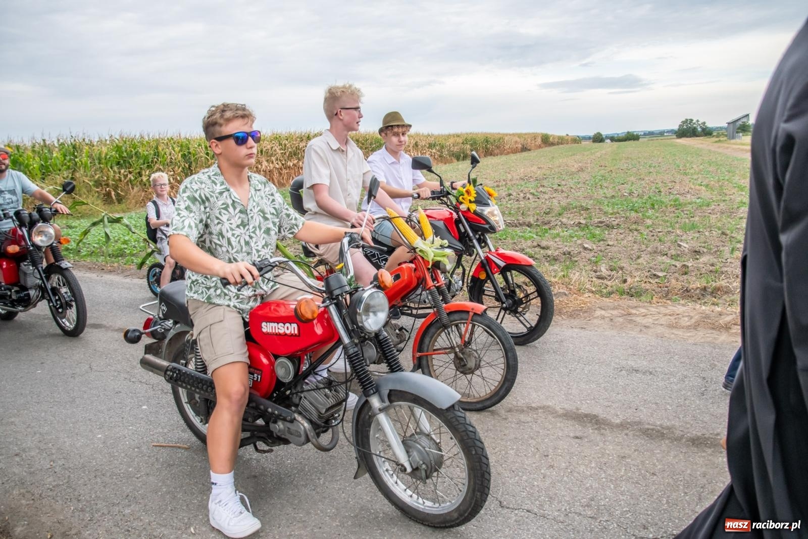 Zdjęcie w galerii na portalu naszraciborz.pl: Dożynki w Rudyszwałdzie. Kolorowy pokaz maszyn rolniczych z weneckim akcentem [FOTO i WIDEO] wiadomości z regionu