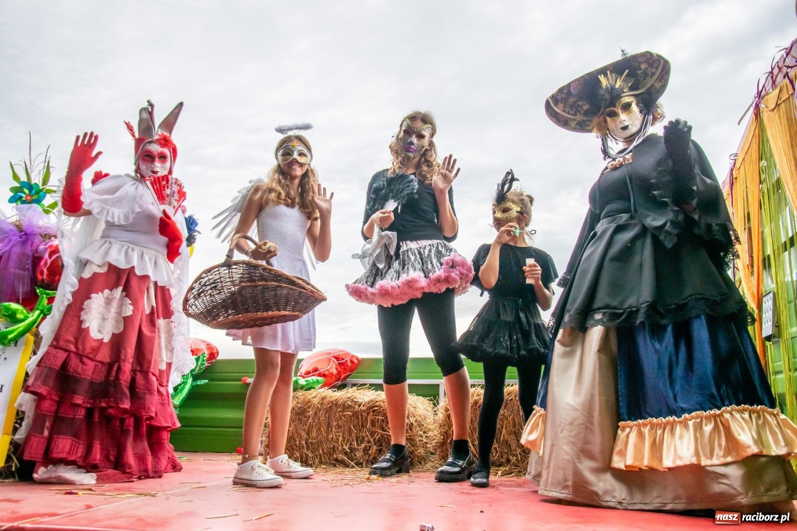 Zdjęcie w galerii na portalu naszraciborz.pl: Dożynki w Rudyszwałdzie. Kolorowy pokaz maszyn rolniczych z weneckim akcentem [FOTO i WIDEO] wiadomości z regionu