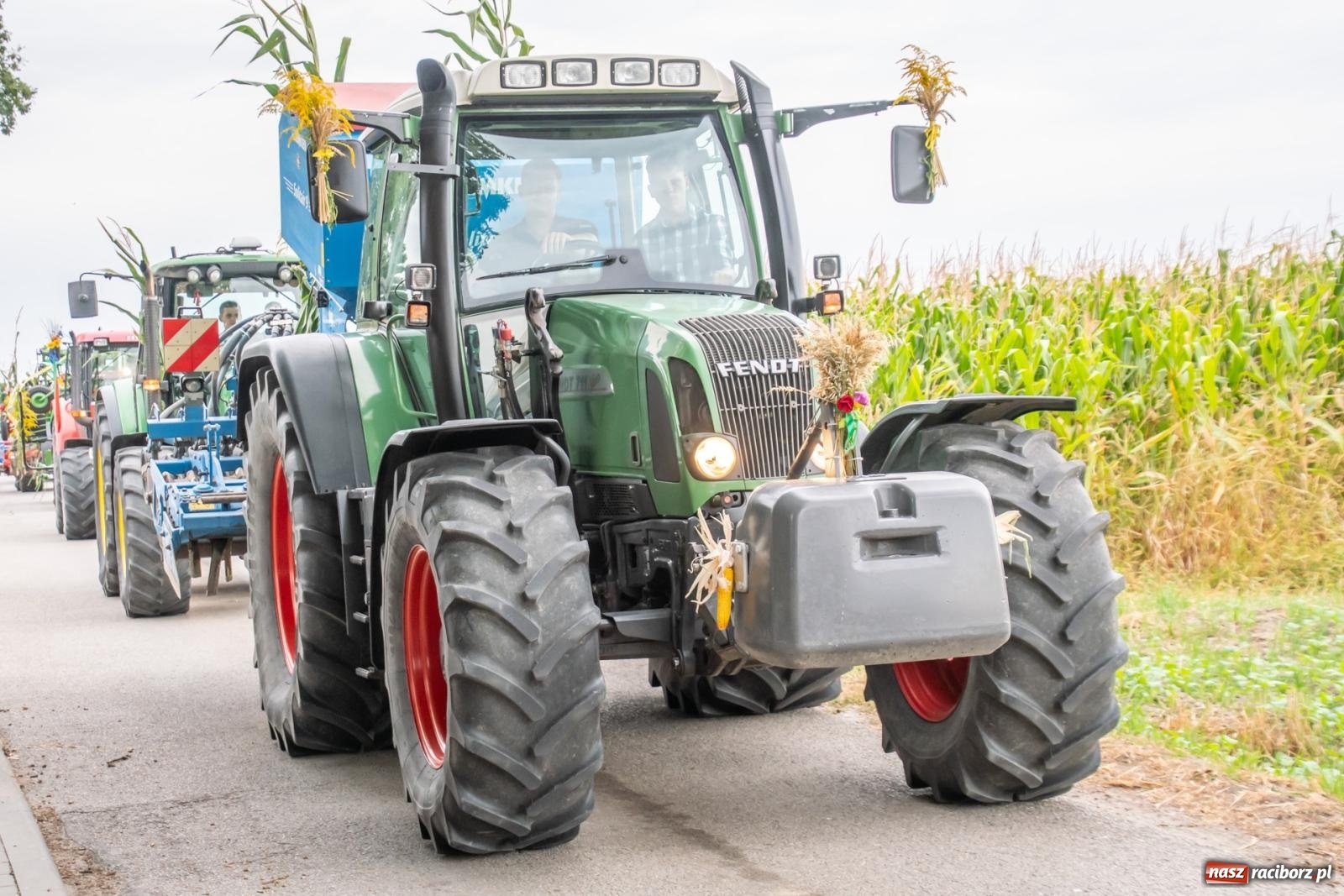 Zdjęcie w galerii na portalu naszraciborz.pl: Dożynki w Rudyszwałdzie. Kolorowy pokaz maszyn rolniczych z weneckim akcentem [FOTO i WIDEO] wiadomości z regionu