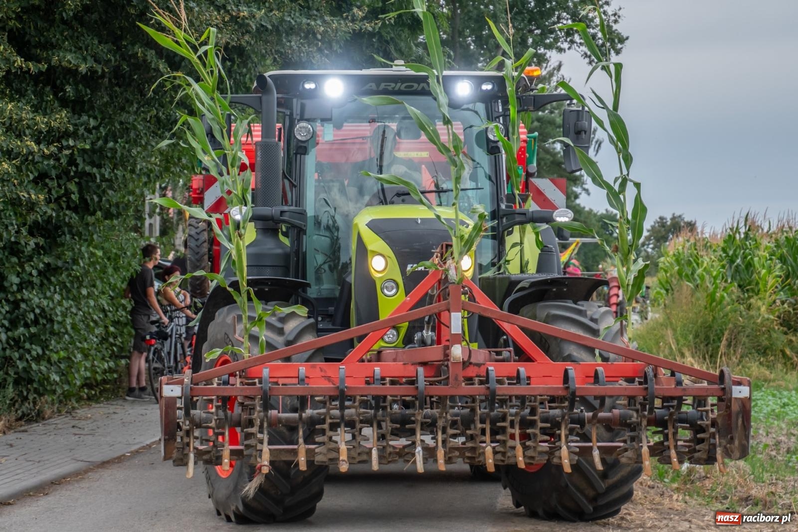 Zdjęcie w galerii na portalu naszraciborz.pl: Dożynki w Rudyszwałdzie. Kolorowy pokaz maszyn rolniczych z weneckim akcentem [FOTO i WIDEO] wiadomości z regionu