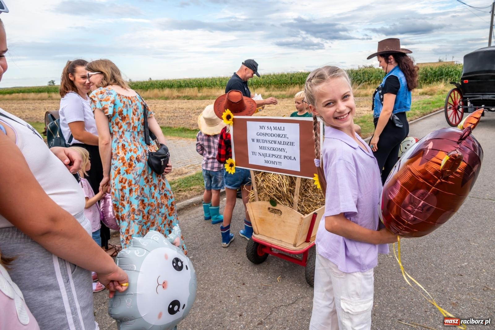 Zdjęcie w galerii na portalu naszraciborz.pl: Dożynki w Rudyszwałdzie. Kolorowy pokaz maszyn rolniczych z weneckim akcentem [FOTO i WIDEO] wiadomości z regionu