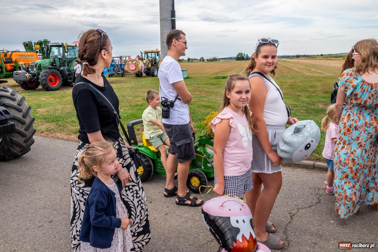 Zdjęcie w galerii na portalu naszraciborz.pl: Dożynki w Rudyszwałdzie. Kolorowy pokaz maszyn rolniczych z weneckim akcentem [FOTO i WIDEO] wiadomości z regionu