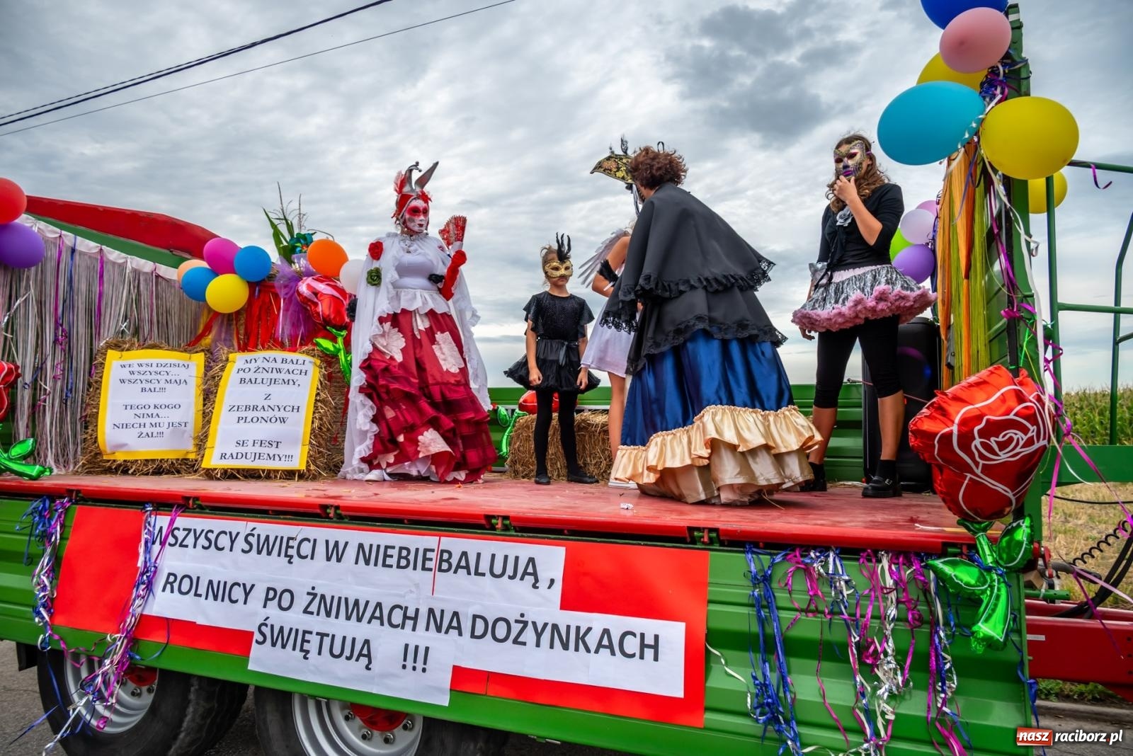 Zdjęcie w galerii na portalu naszraciborz.pl: Dożynki w Rudyszwałdzie. Kolorowy pokaz maszyn rolniczych z weneckim akcentem [FOTO i WIDEO] wiadomości z regionu
