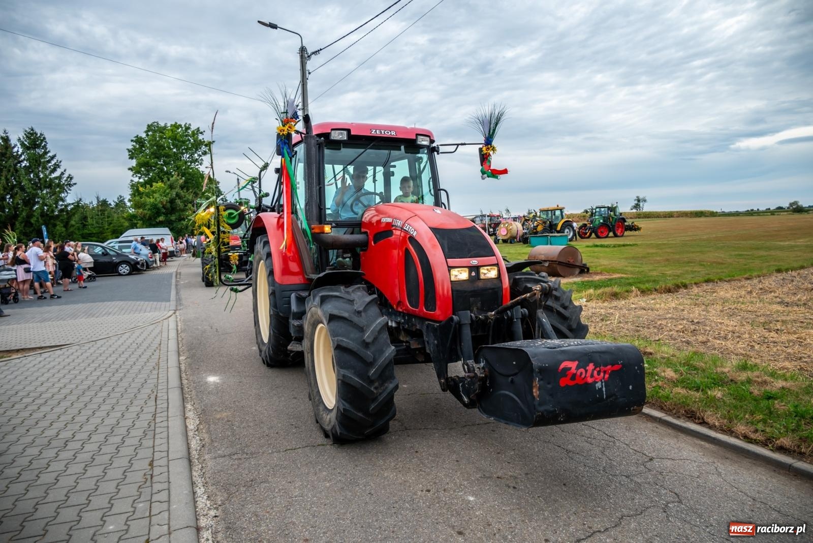 Zdjęcie w galerii na portalu naszraciborz.pl: Dożynki w Rudyszwałdzie. Kolorowy pokaz maszyn rolniczych z weneckim akcentem [FOTO i WIDEO] wiadomości z regionu
