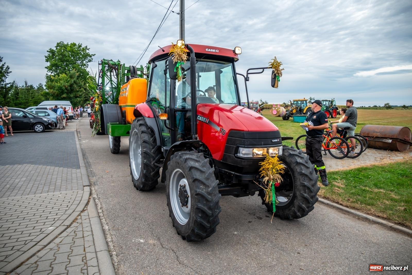Zdjęcie w galerii na portalu naszraciborz.pl: Dożynki w Rudyszwałdzie. Kolorowy pokaz maszyn rolniczych z weneckim akcentem [FOTO i WIDEO] wiadomości z regionu