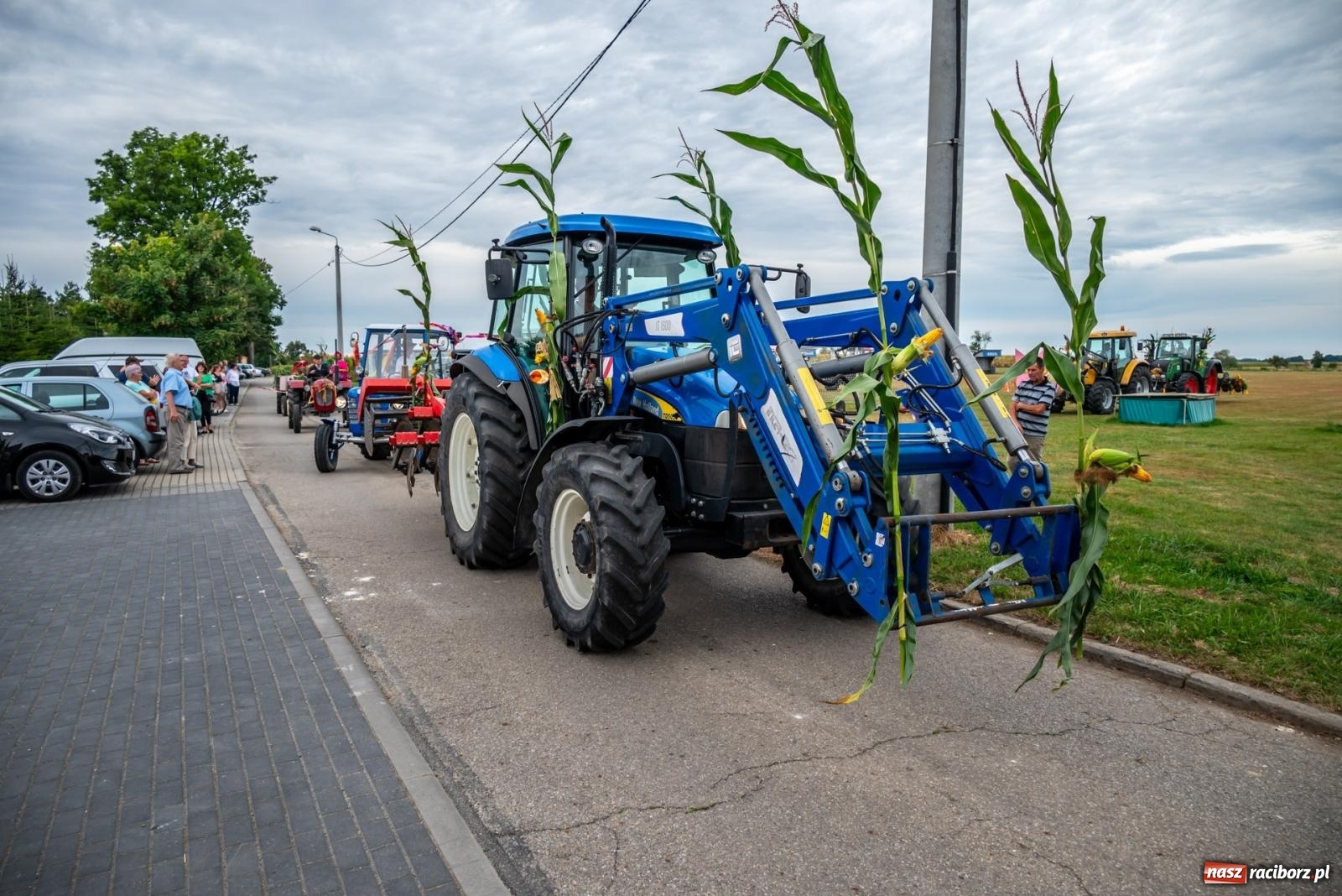 Zdjęcie w galerii na portalu naszraciborz.pl: Dożynki w Rudyszwałdzie. Kolorowy pokaz maszyn rolniczych z weneckim akcentem [FOTO i WIDEO] wiadomości z regionu