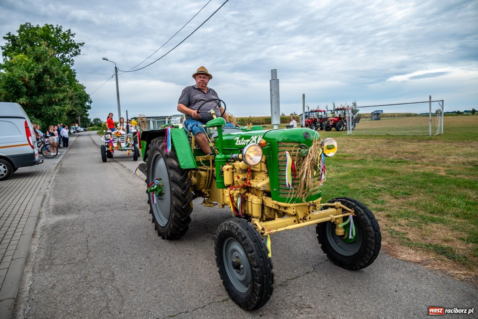 Zdjęcie w galerii na portalu naszraciborz.pl: Dożynki w Rudyszwałdzie. Kolorowy pokaz maszyn rolniczych z weneckim akcentem [FOTO i WIDEO] wiadomości z regionu