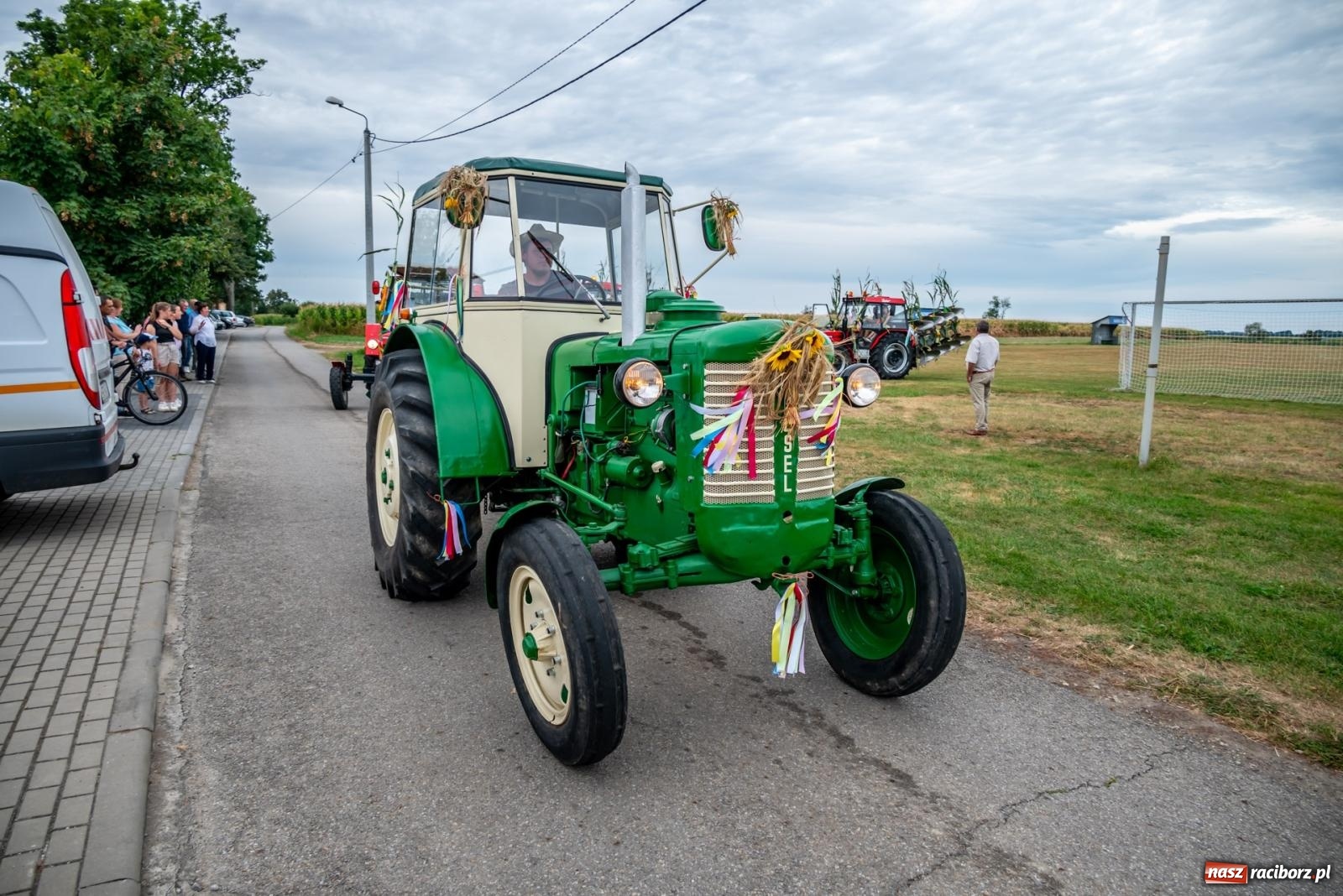 Zdjęcie w galerii na portalu naszraciborz.pl: Dożynki w Rudyszwałdzie. Kolorowy pokaz maszyn rolniczych z weneckim akcentem [FOTO i WIDEO] wiadomości z regionu