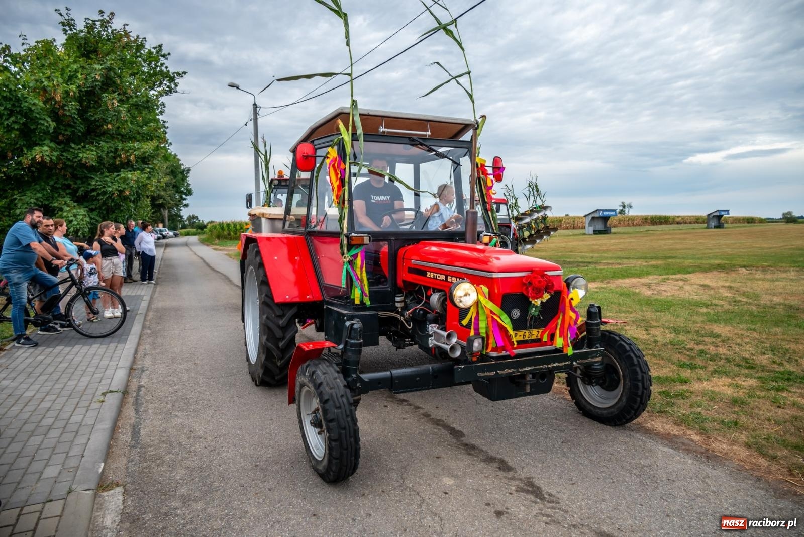 Zdjęcie w galerii na portalu naszraciborz.pl: Dożynki w Rudyszwałdzie. Kolorowy pokaz maszyn rolniczych z weneckim akcentem [FOTO i WIDEO] wiadomości z regionu