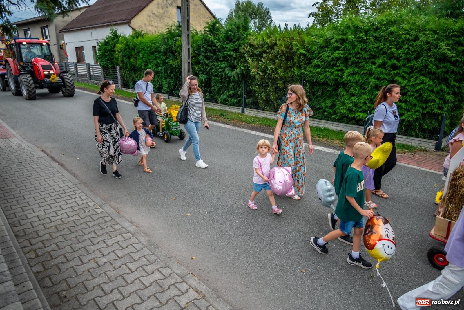 Zdjęcie w galerii na portalu naszraciborz.pl: Dożynki w Rudyszwałdzie. Kolorowy pokaz maszyn rolniczych z weneckim akcentem [FOTO i WIDEO] wiadomości z regionu