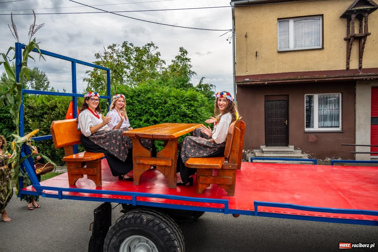 Zdjęcie w galerii na portalu naszraciborz.pl: Dożynki w Rudyszwałdzie. Kolorowy pokaz maszyn rolniczych z weneckim akcentem [FOTO i WIDEO] wiadomości z regionu