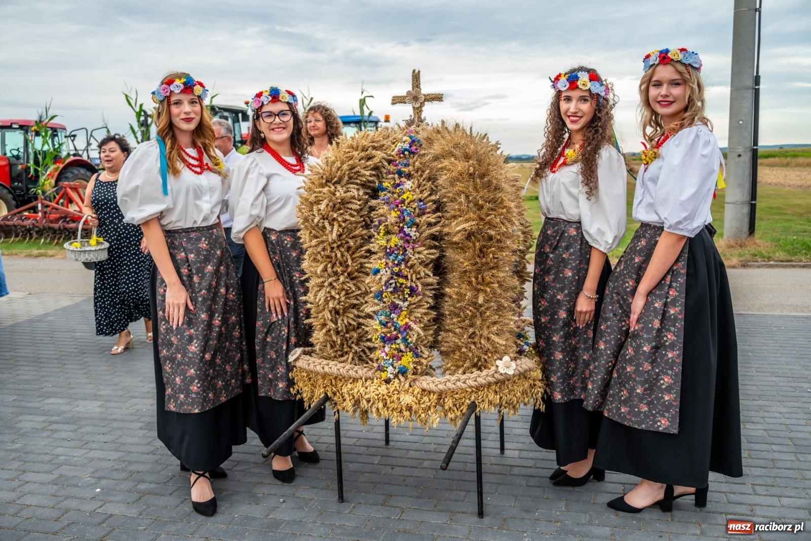 Zdjęcie w galerii na portalu naszraciborz.pl: Dożynki w Rudyszwałdzie. Kolorowy pokaz maszyn rolniczych z weneckim akcentem [FOTO i WIDEO] wiadomości z regionu