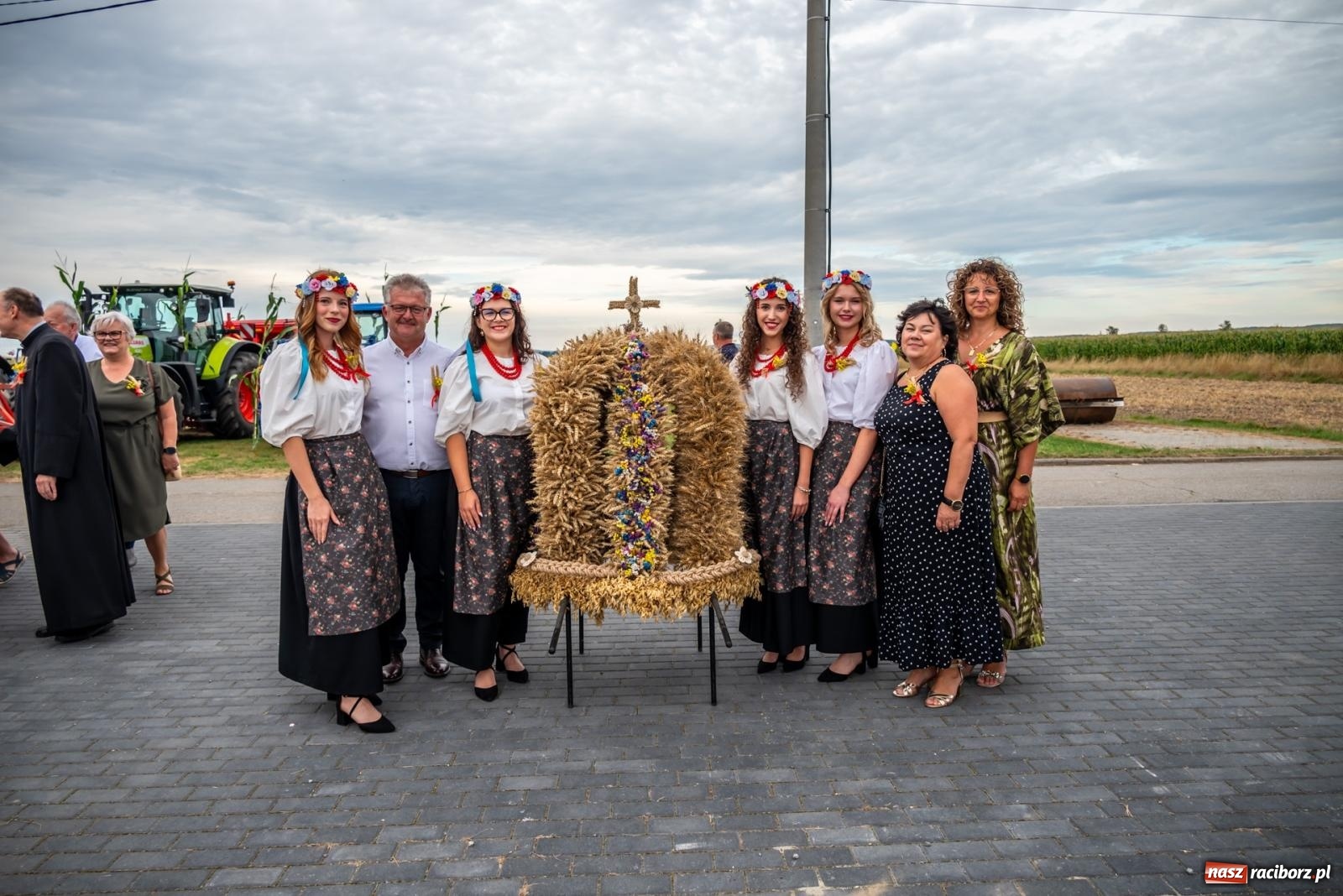Zdjęcie w galerii na portalu naszraciborz.pl: Dożynki w Rudyszwałdzie. Kolorowy pokaz maszyn rolniczych z weneckim akcentem [FOTO i WIDEO] wiadomości z regionu