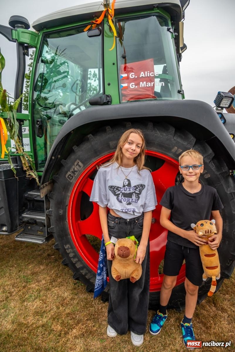 Zdjęcie w galerii na portalu naszraciborz.pl: Dożynki w Rudyszwałdzie. Kolorowy pokaz maszyn rolniczych z weneckim akcentem [FOTO i WIDEO] wiadomości z regionu