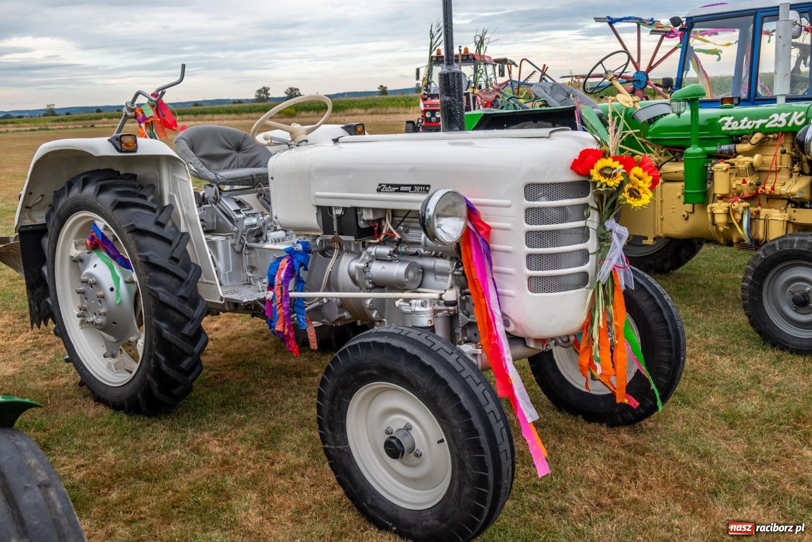 Zdjęcie w galerii na portalu naszraciborz.pl: Dożynki w Rudyszwałdzie. Kolorowy pokaz maszyn rolniczych z weneckim akcentem [FOTO i WIDEO] wiadomości z regionu