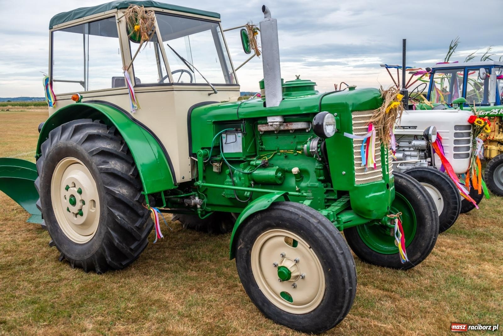 Zdjęcie w galerii na portalu naszraciborz.pl: Dożynki w Rudyszwałdzie. Kolorowy pokaz maszyn rolniczych z weneckim akcentem [FOTO i WIDEO] wiadomości z regionu