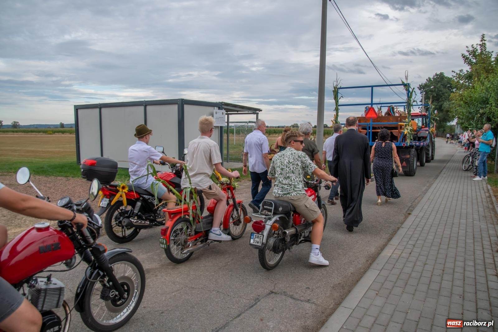 Zdjęcie w galerii na portalu naszraciborz.pl: Dożynki w Rudyszwałdzie. Kolorowy pokaz maszyn rolniczych z weneckim akcentem [FOTO i WIDEO] wiadomości z regionu