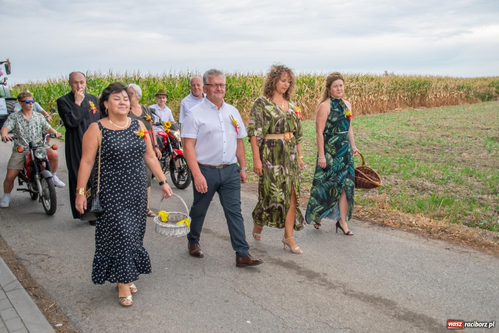 Zdjęcie w galerii na portalu naszraciborz.pl: Dożynki w Rudyszwałdzie. Kolorowy pokaz maszyn rolniczych z weneckim akcentem [FOTO i WIDEO] wiadomości z regionu