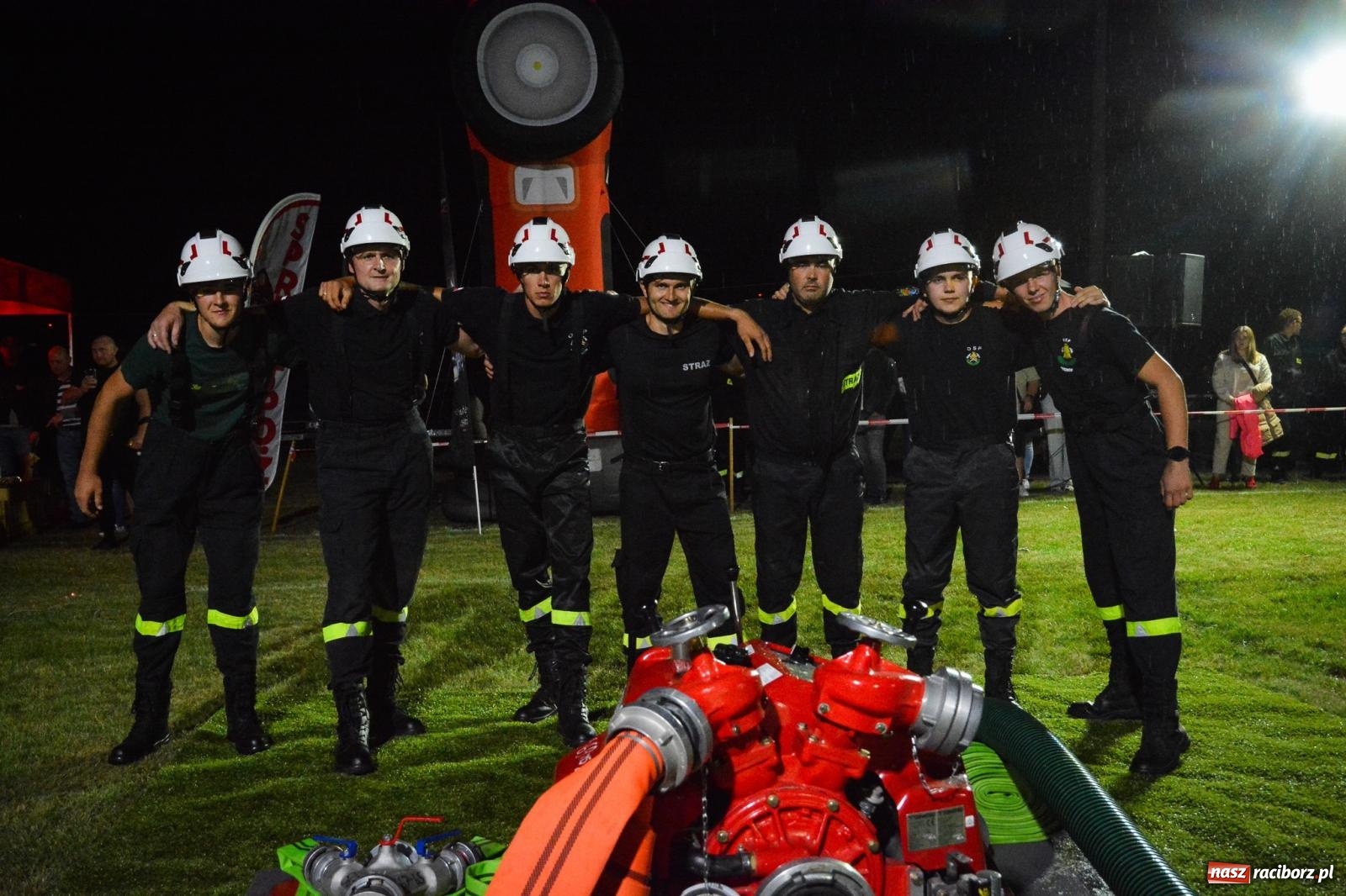 Zdjęcie w galerii na portalu naszraciborz.pl: Deszcz nie zgasił emocji! II Samborowicki Armagedon przyciągnął 58 drużyn wiadomości z regionu